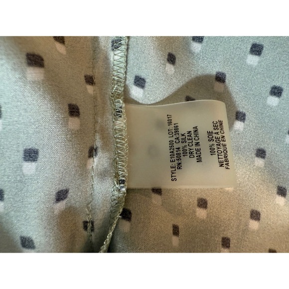 Elie Tahari Silk Button Up Blouse Ruched back waist Size L Sage Geometric Print - Picture 9 of 9